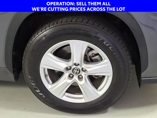 Used 2023 Toyota Highlander LE FWD image 9