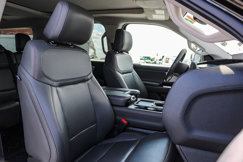 Used 2025 Ford Expedition Active AWD/4WD image 17