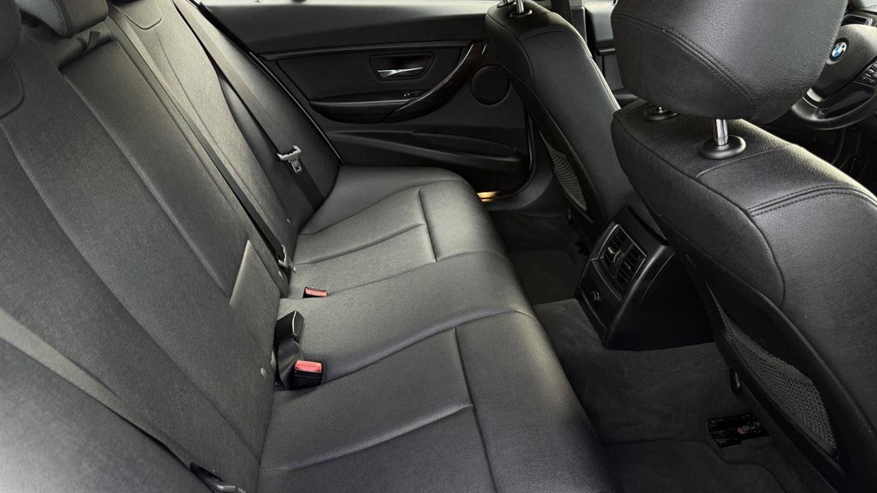 Used 2018 BMW 320i xDrive Sedan AWD/4WD image 34