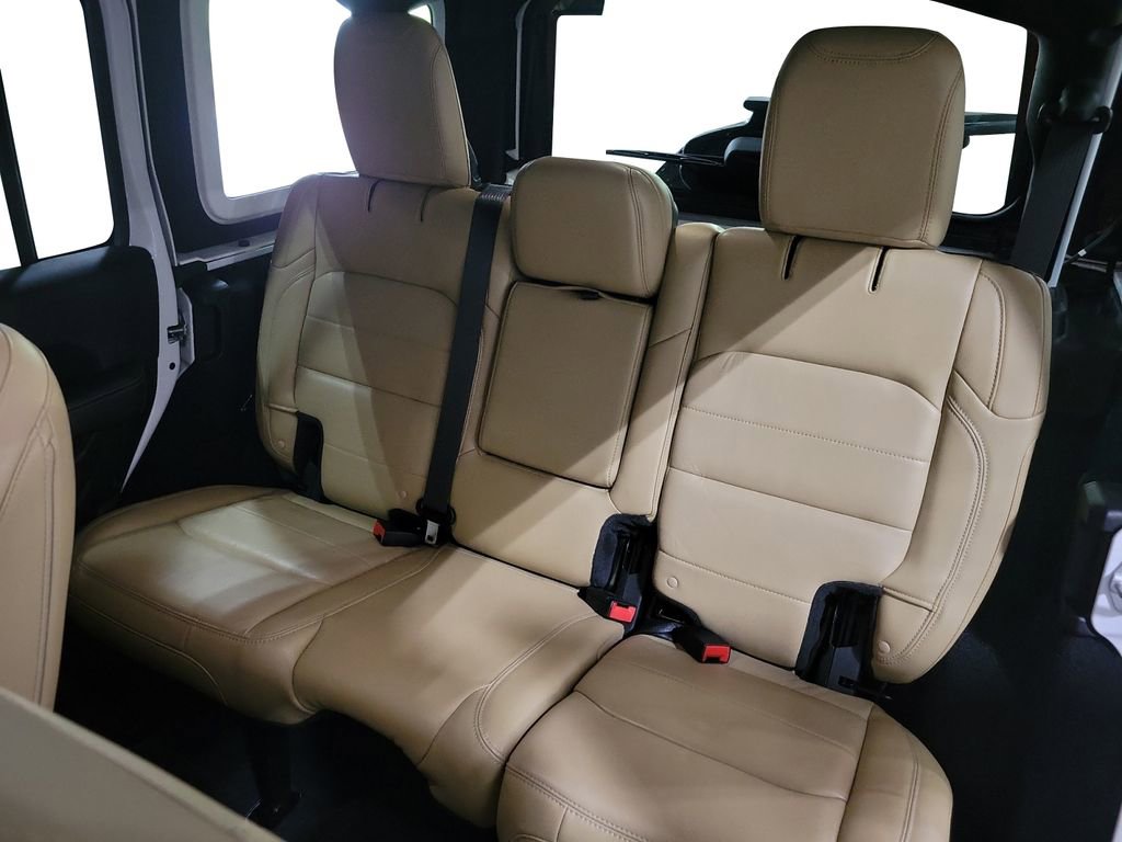 Used 2018 Jeep Wrangler Unlimited Sahara AWD/4WD image 22