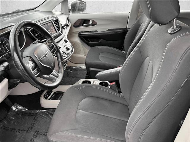 Used 2022 Chrysler Voyager LX FWD image 10