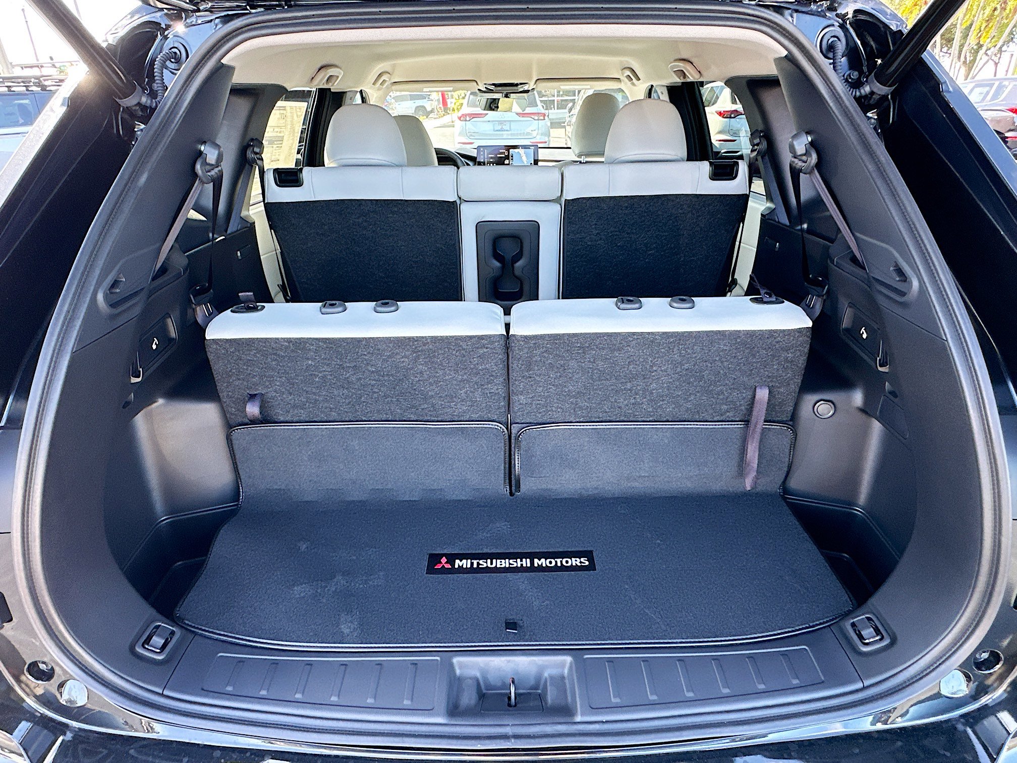 New 2025 Mitsubishi Outlander SE image 5
