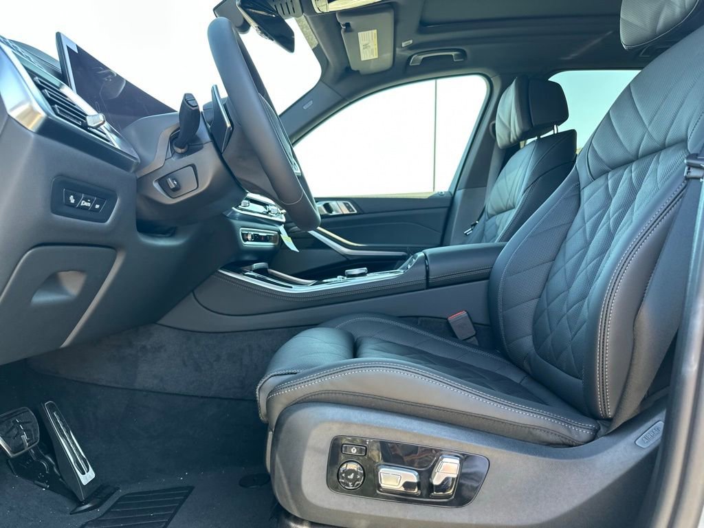 New 2026 BMW X5 xDrive40i w/ M Sport Package AWD/4WD image 15