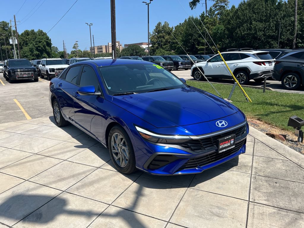 Used 2024 Hyundai Elantra SEL FWD image 3