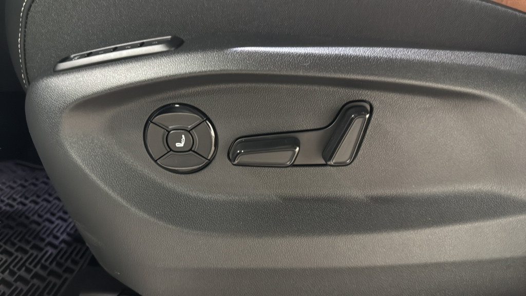 New 2026 Volkswagen Tiguan SEL R-Line AWD/4WD image 17