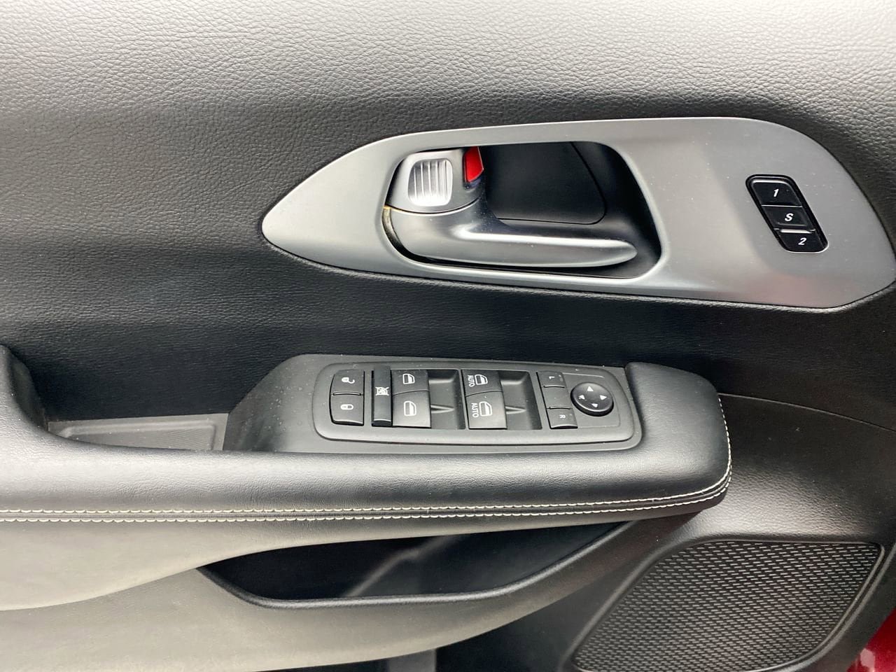 Used 2020 Chrysler Pacifica Touring-L w/ S Appearance Package FWD image 12