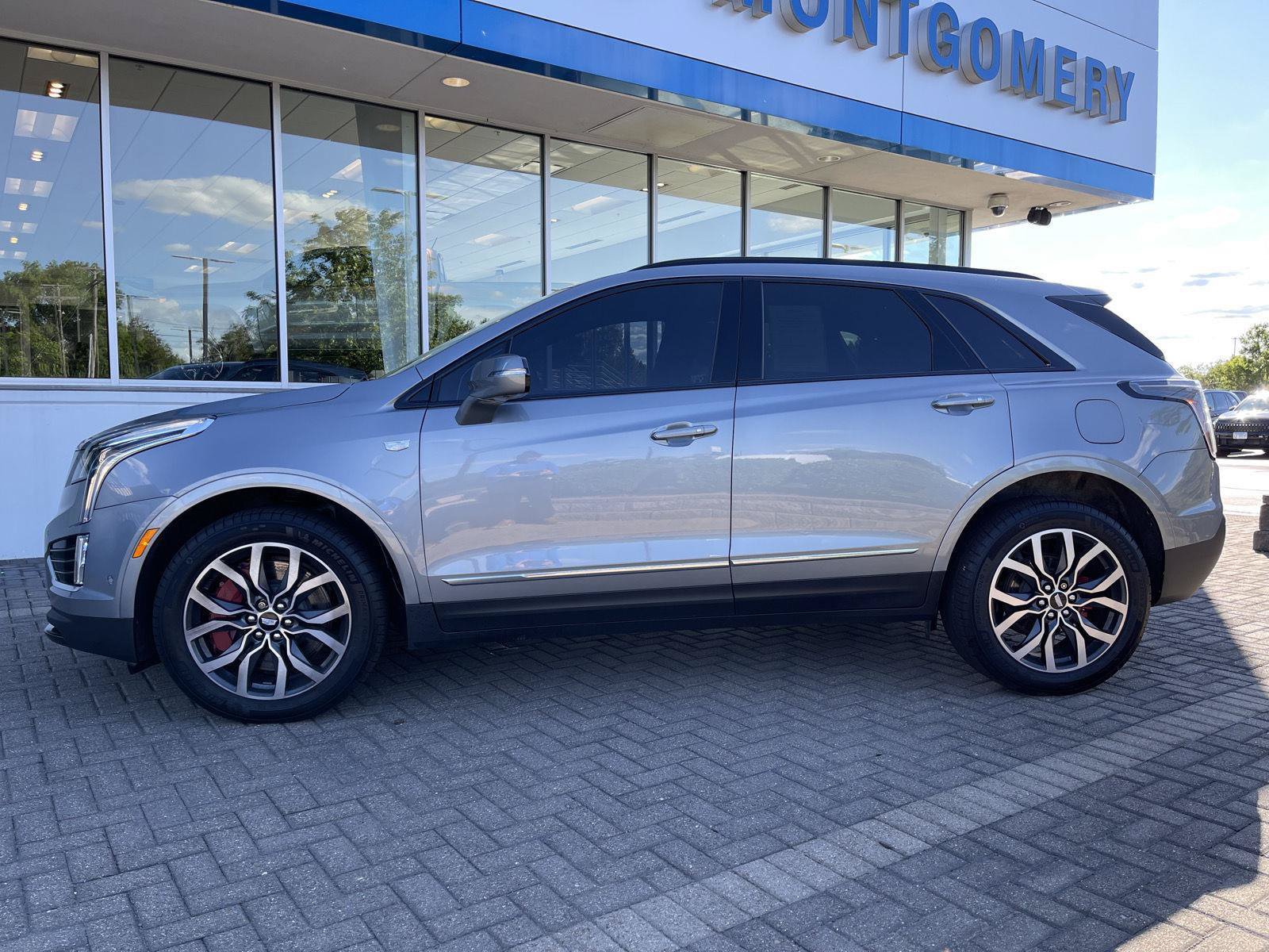 Used 2024 Cadillac XT5 Sportv w/ Technology Package AWD/4WD image 2