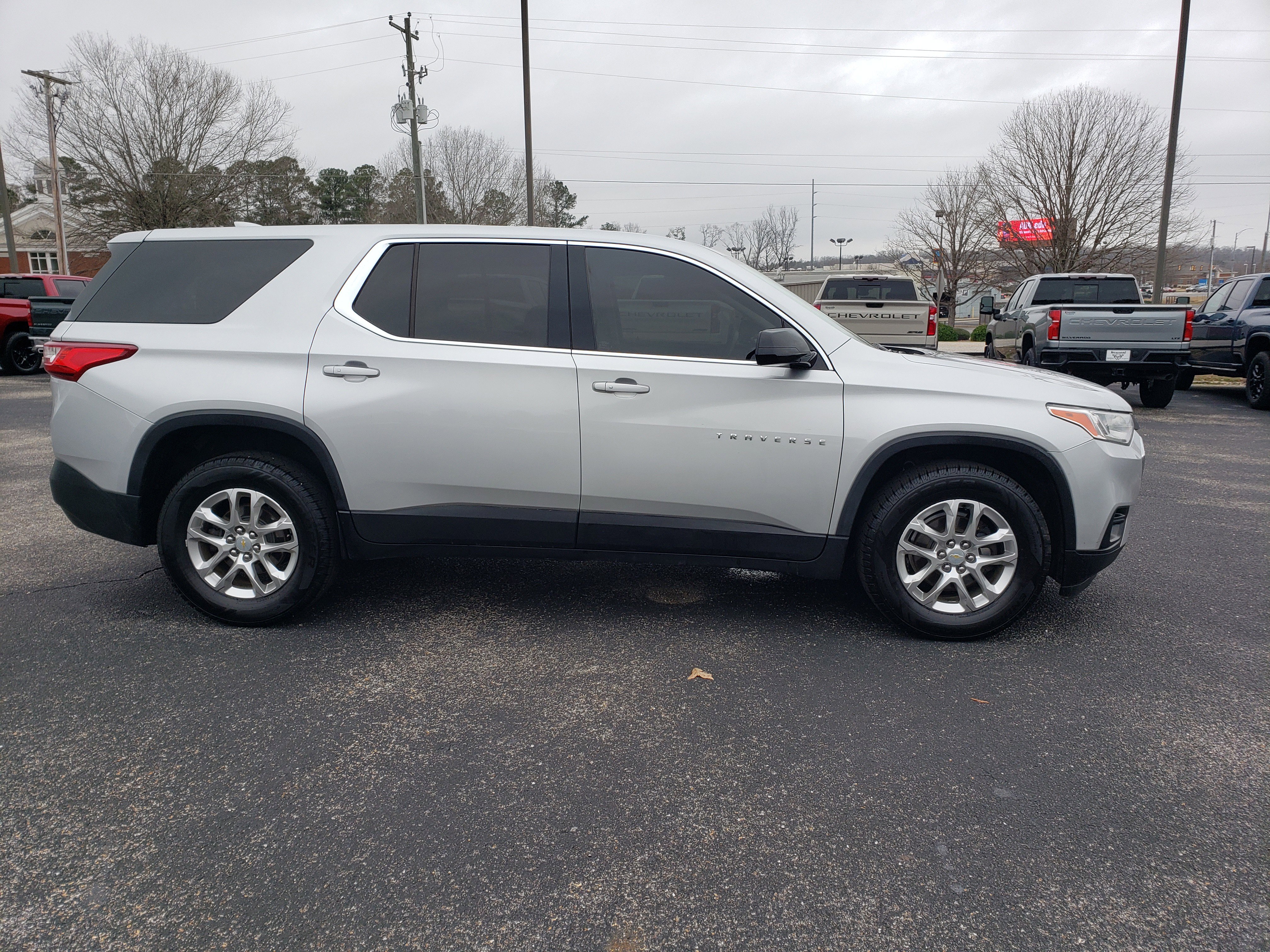 Used 2020 Chevrolet Traverse LS image 5