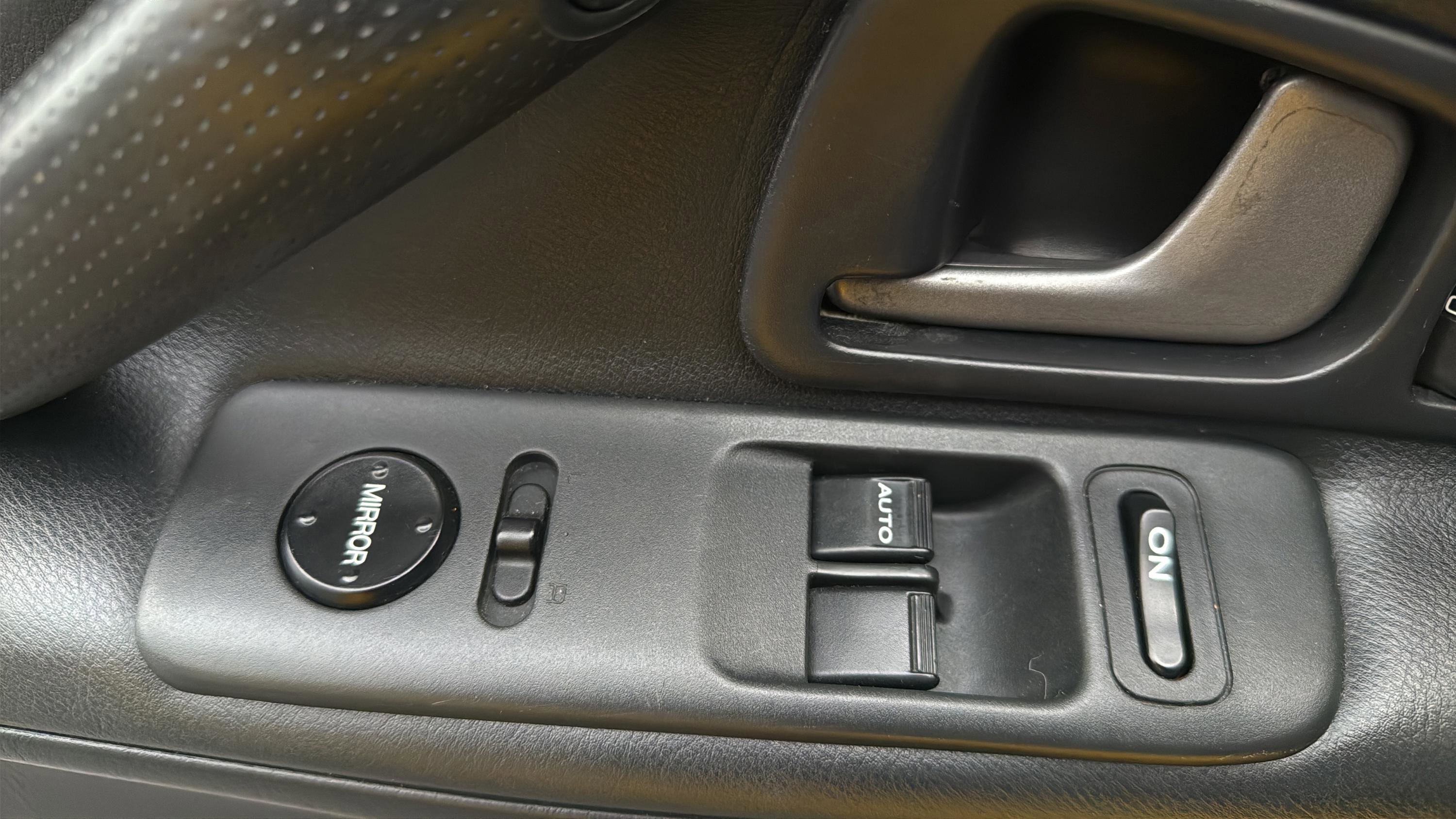 Used 2003 Honda S2000 Convertible 2D image 32