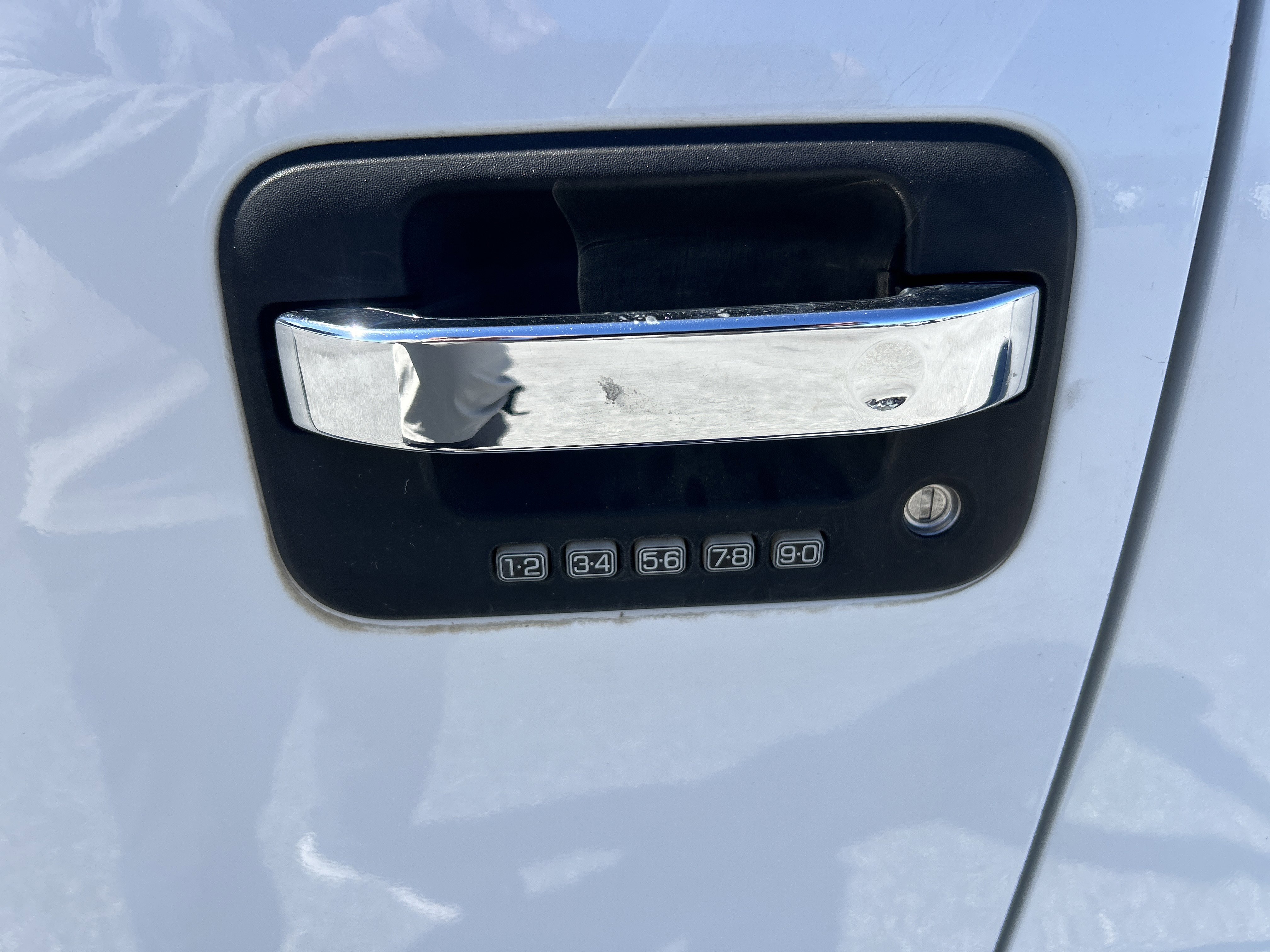 Used 2011 Ford F150 XLT w/ XLT Chrome Pkg image 16