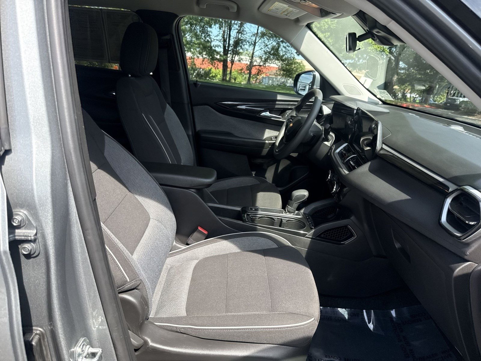 Used 2025 Chevrolet TrailBlazer LT AWD/4WD image 23