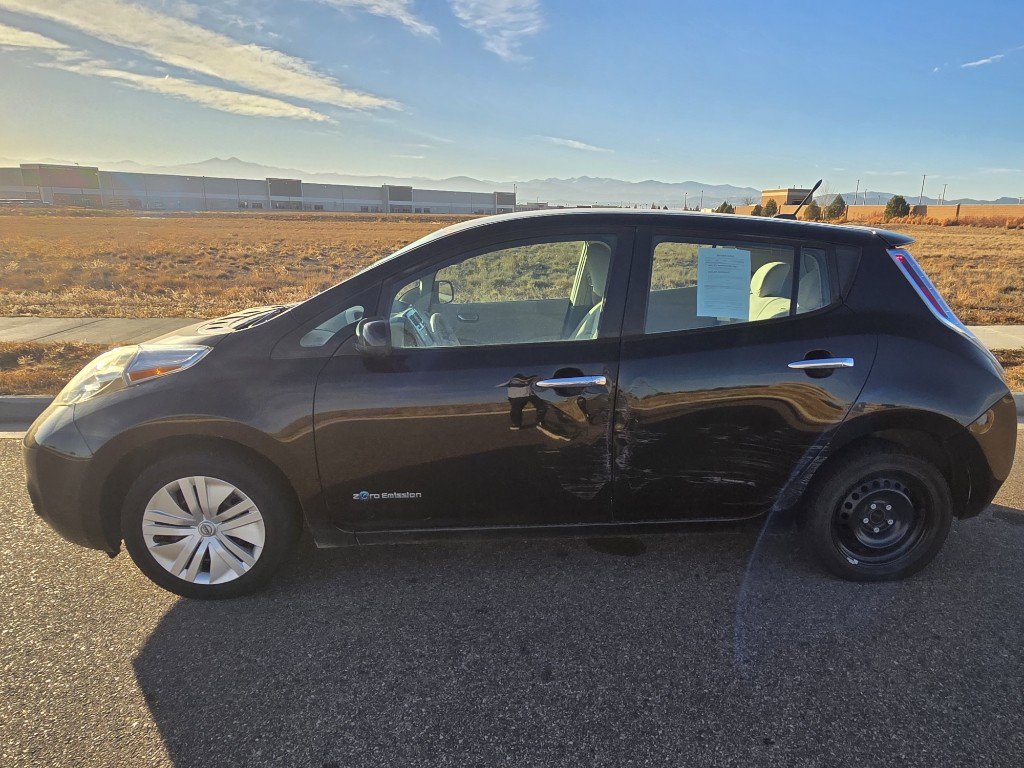 Used 2014 Nissan Leaf SV w/ LED & Quick Charge Package image 2
