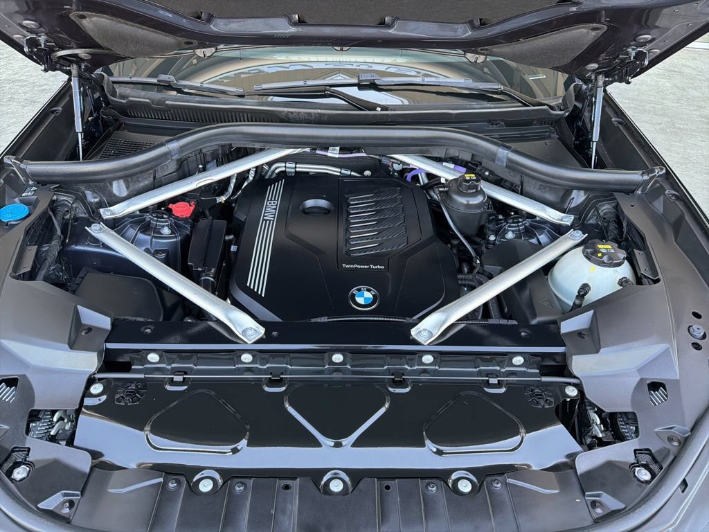 Used 2022 BMW X5 xDrive40i w/ M Sport Package AWD/4WD image 20