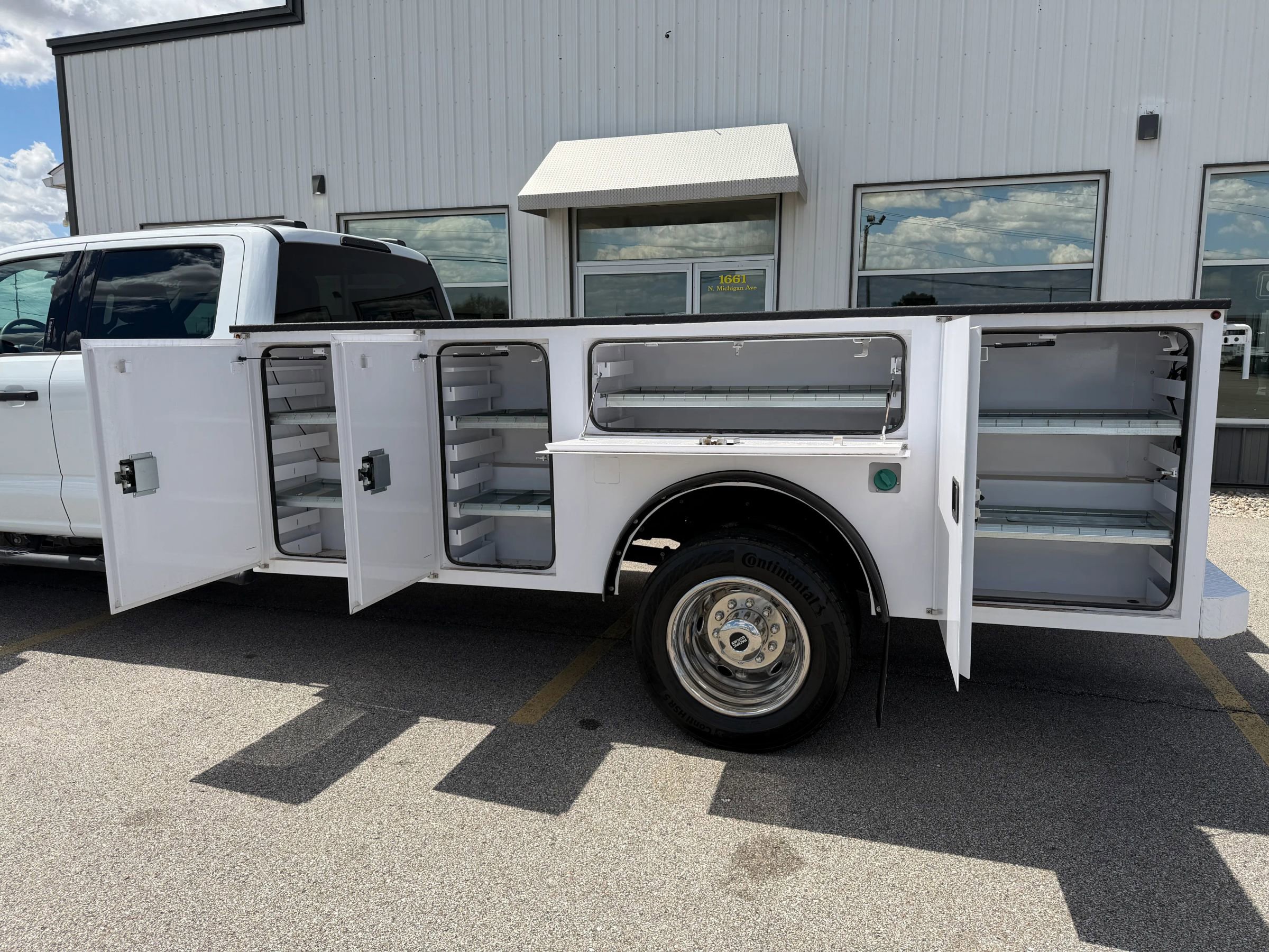Used 2024 Ford F550 4x4 Crew Cab Super Duty w/ XLT Value Package image 3