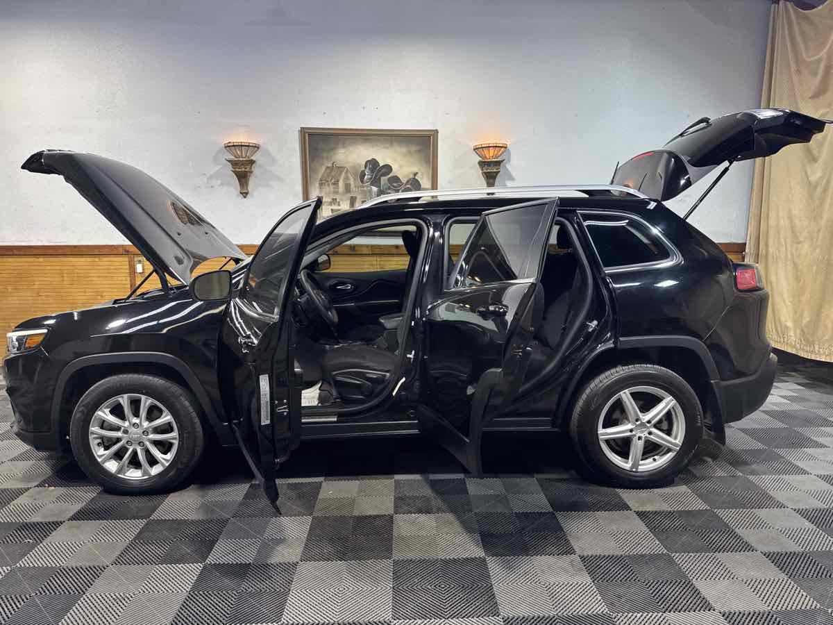 Used 2019 Jeep Cherokee Latitude w/ Popular Appearance Group FWD image 12