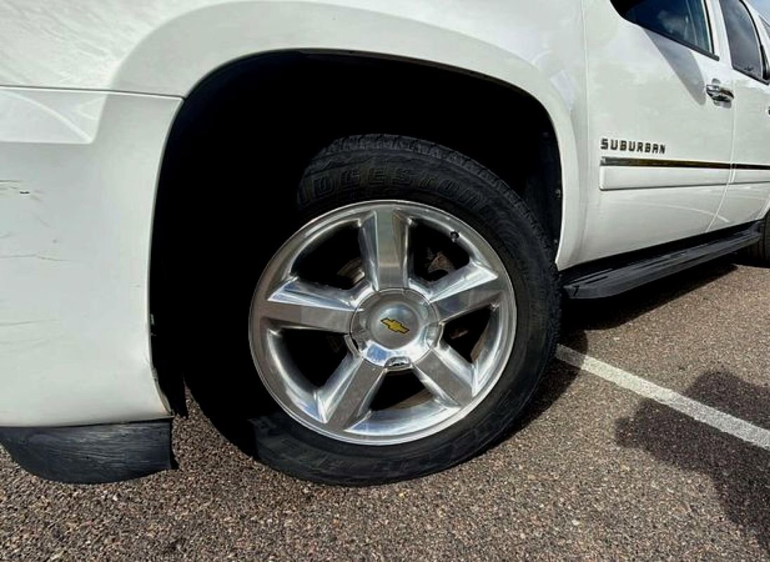 Used 2013 Chevrolet Suburban LTZ image 24