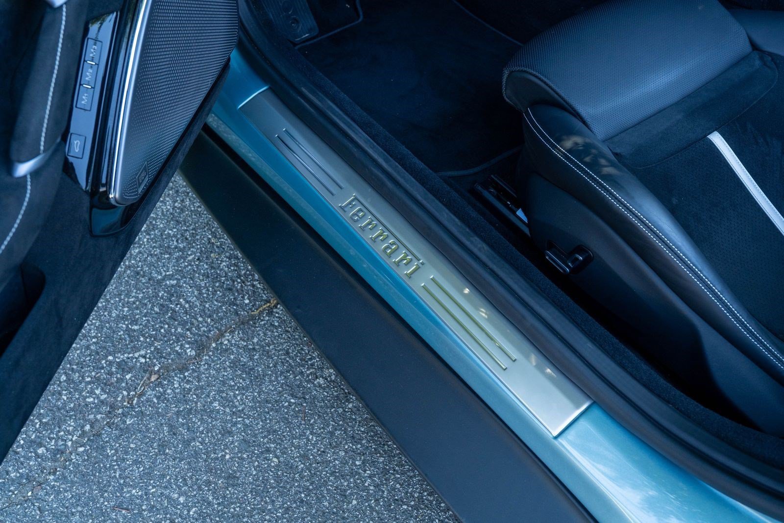 Used 2024 Ferrari Roma Spider RWD image 31