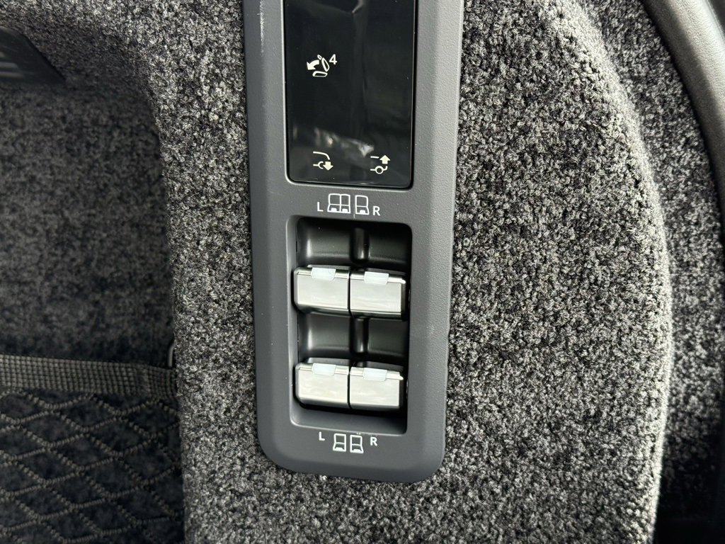 New 2025 Land Rover Range Rover Long Wheelbase SE image 41