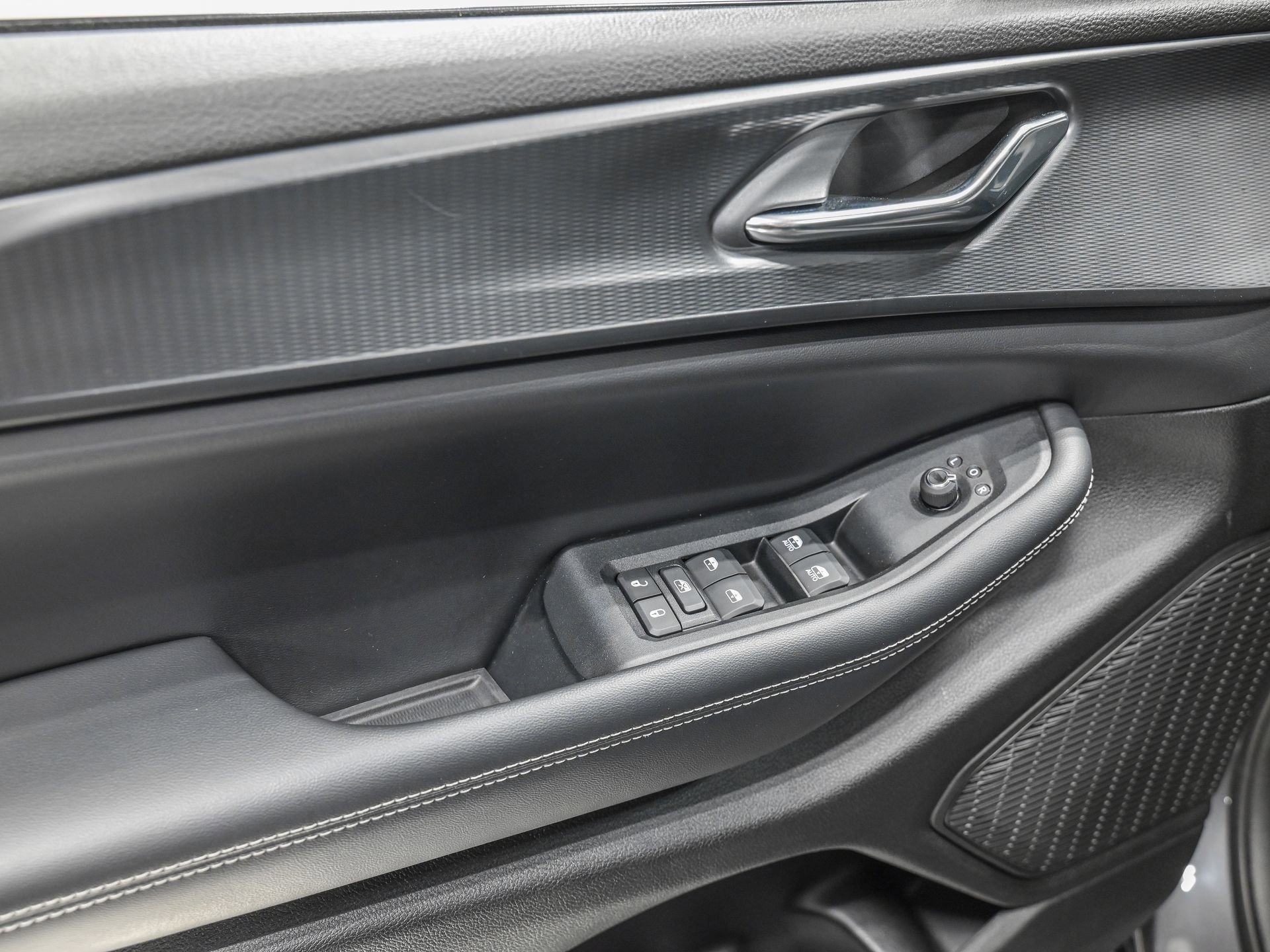 Used 2024 Jeep Grand Cherokee Altitude image 13