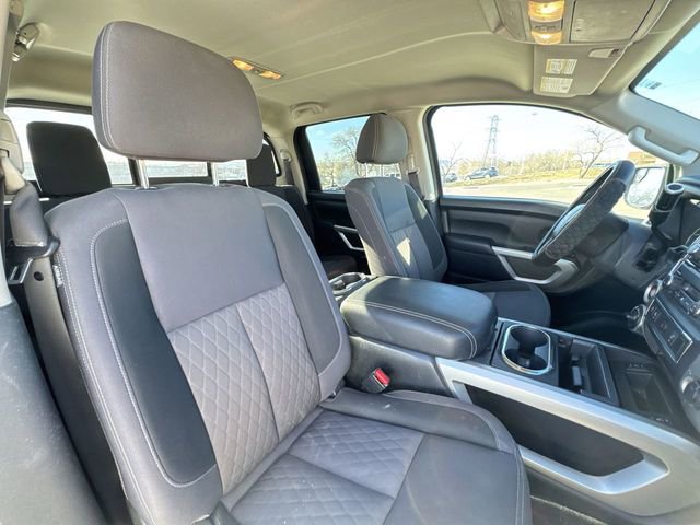 Used 2020 Nissan Titan SV w/ SV Convenience Package image 24
