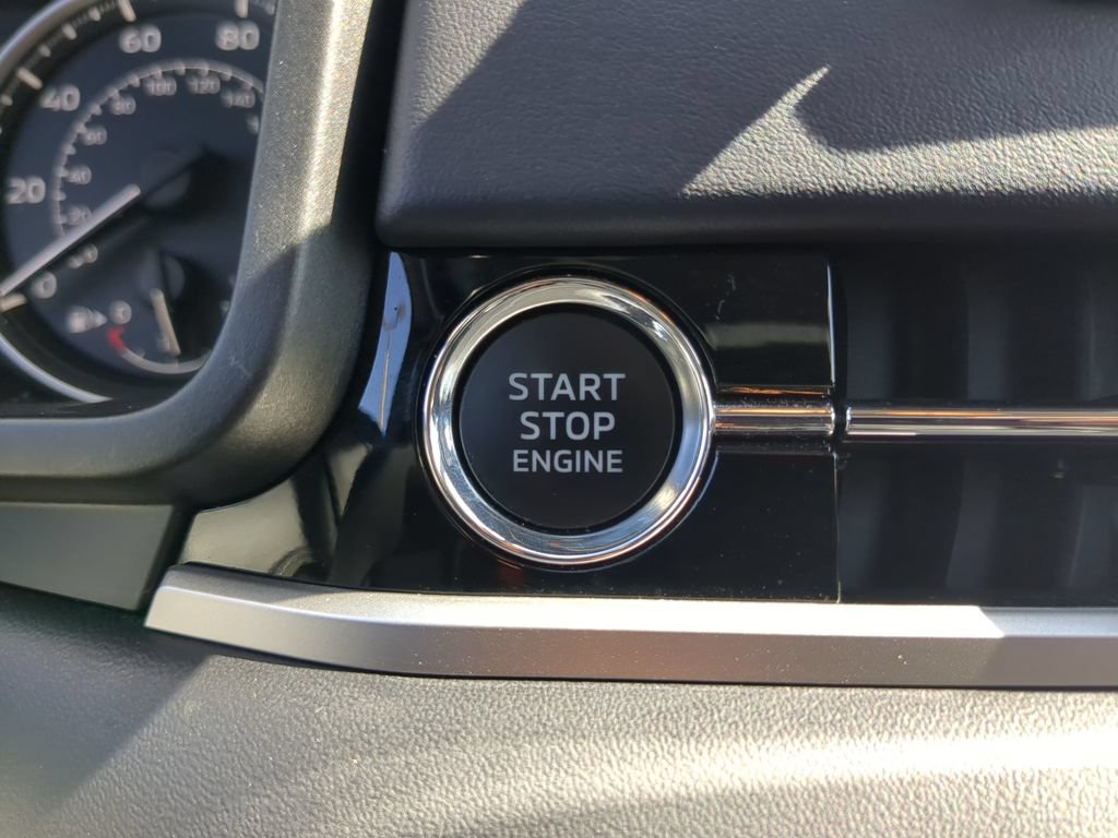 Used 2024 Mitsubishi Outlander ES FWD image 28