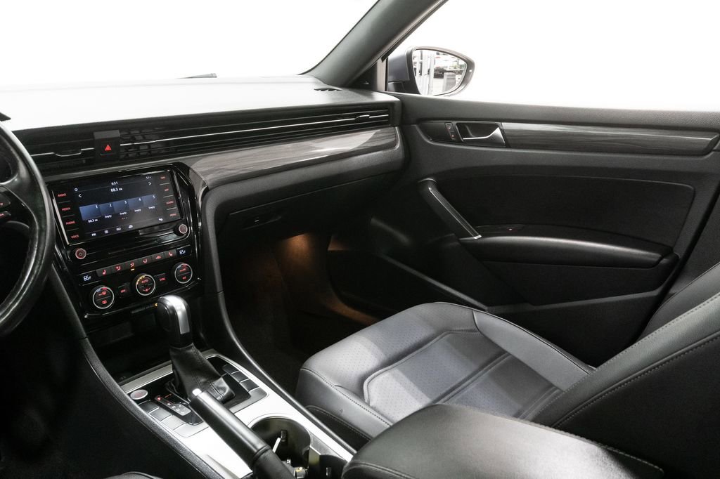 Used 2022 Volkswagen Passat 2.0T R-Line image 12