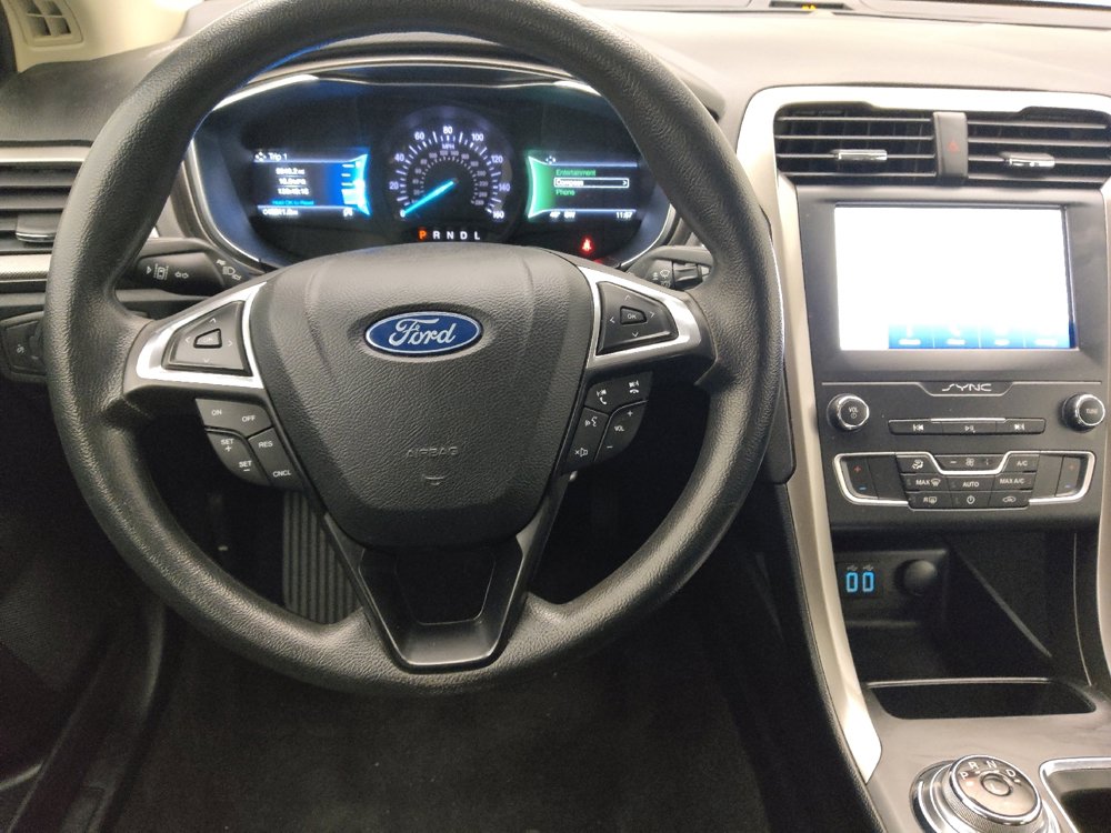 Used 2020 Ford Fusion SE FWD image 22