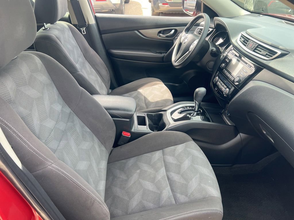 Used 2016 Nissan Rogue SV AWD/4WD image 19