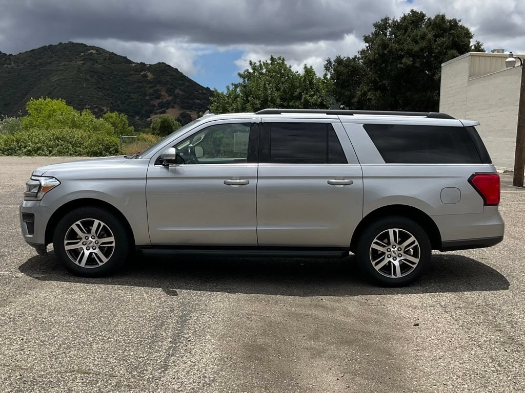 Used 2024 Ford Expedition Max XLT AWD/4WD image 3