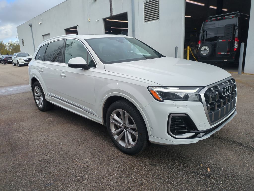 Used 2025 Audi Q7 3.0T Premium Plus AWD/4WD image 2