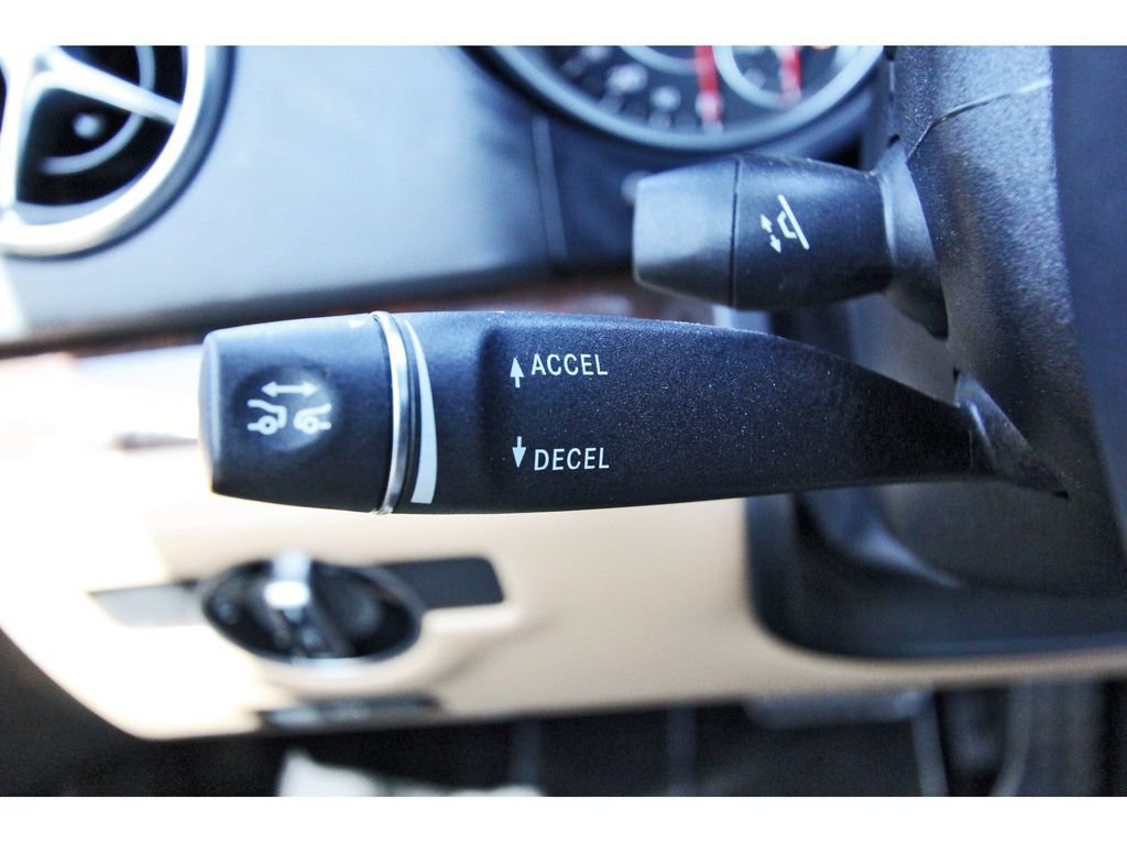 Used 2017 Mercedes-Benz SL 550 image 17