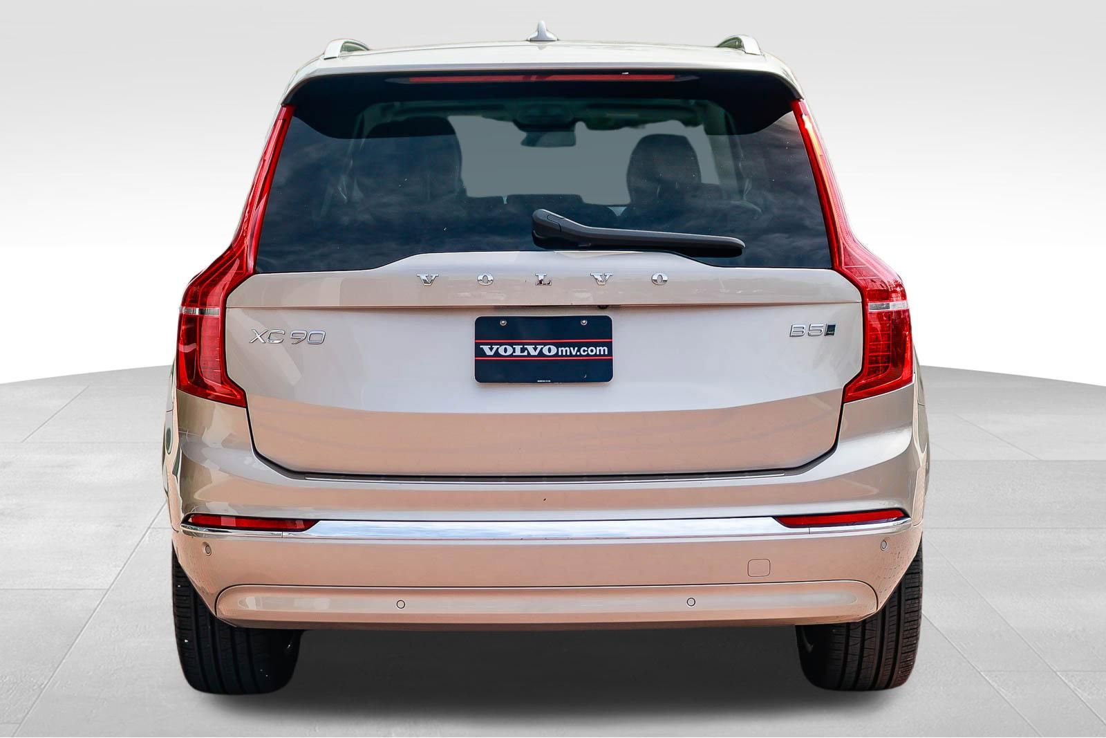 Used 2024 Volvo XC90 B5 Core w/ Protection Package Premier image 7