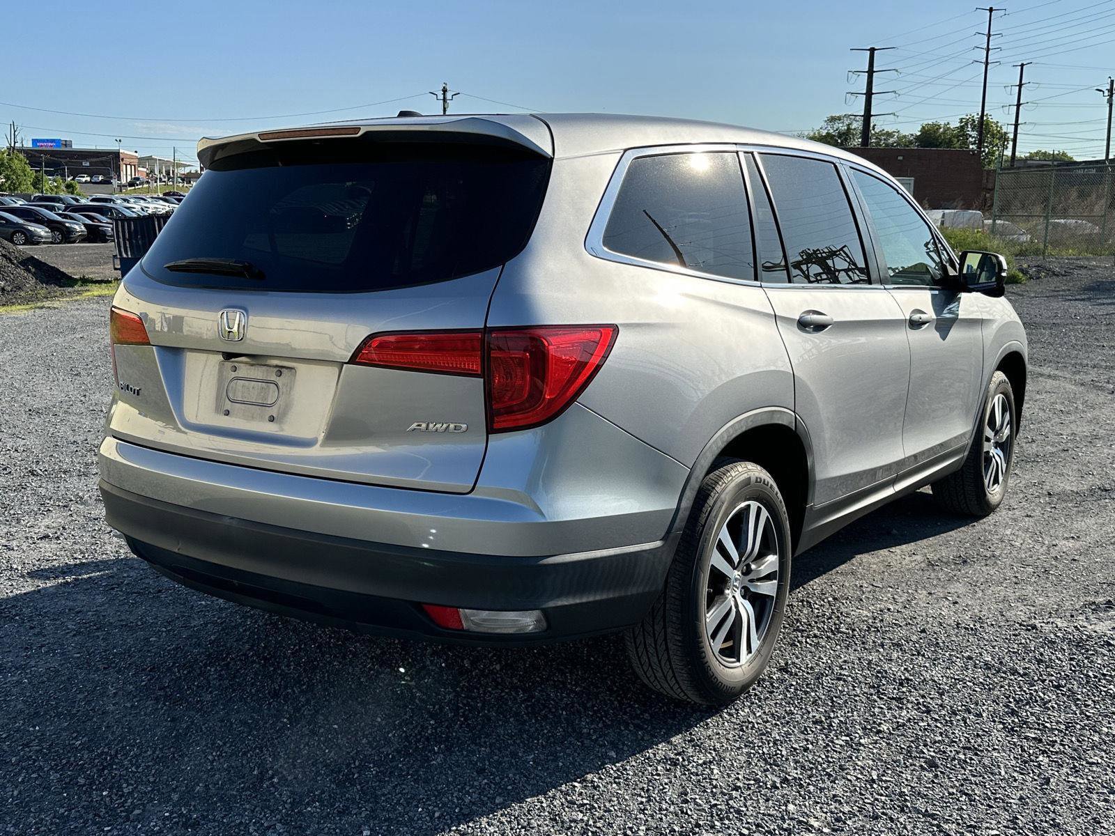 Used 2017 Honda Pilot EX image 8