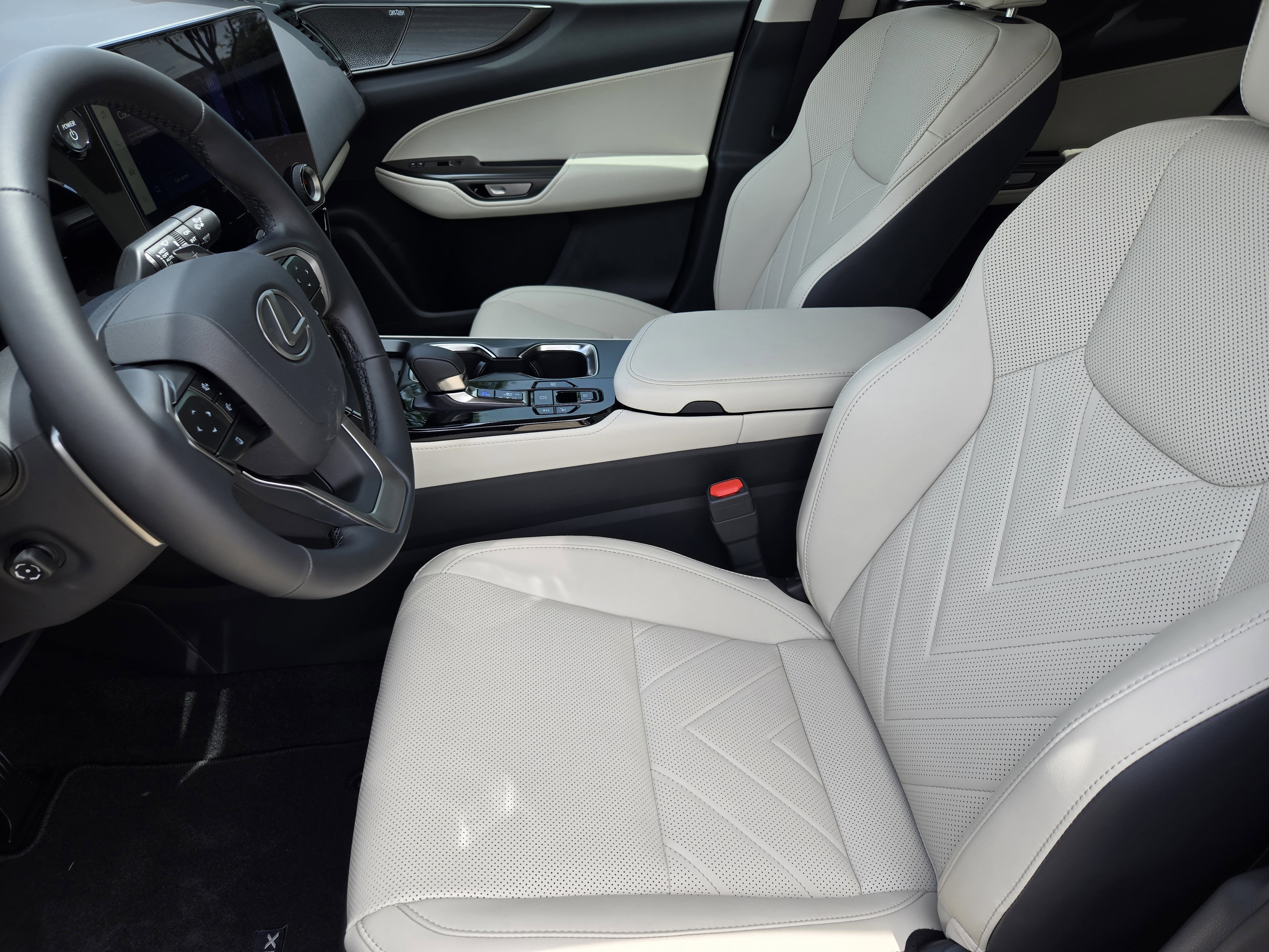New 2026 Lexus NX 350h AWD w/ Luxury Package image 4