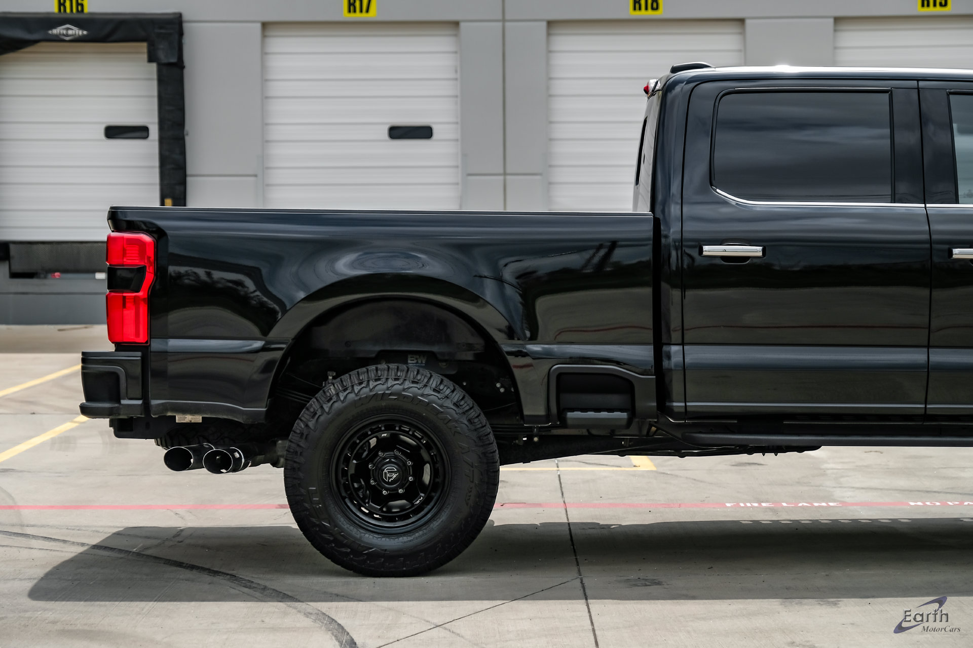 Used 2024 Ford F350 Platinum w/ Tremor Off-Road Package AWD/4WD image 21