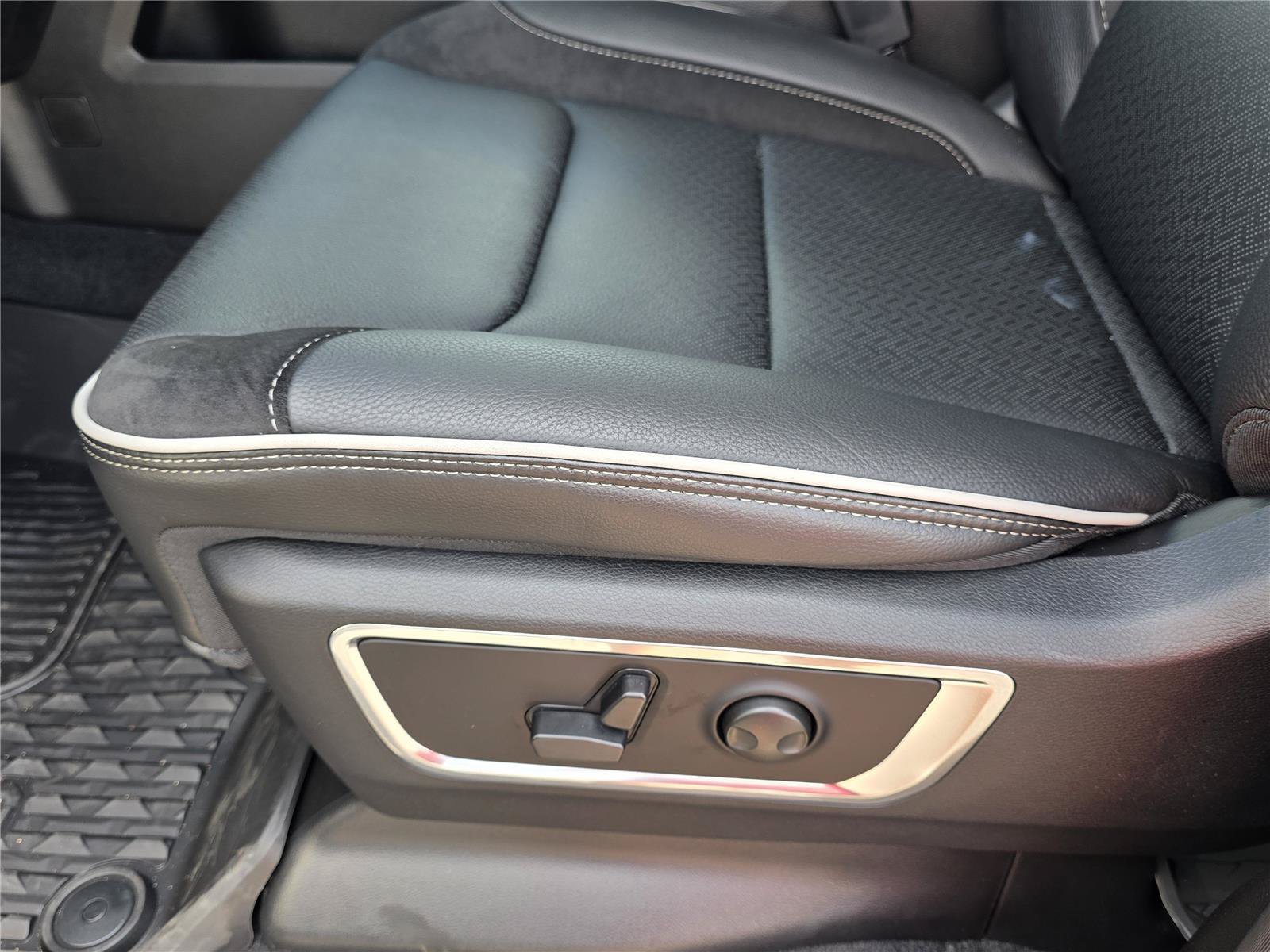 New 2026 RAM 1500 Laramie w/ Night Edition AWD/4WD image 27