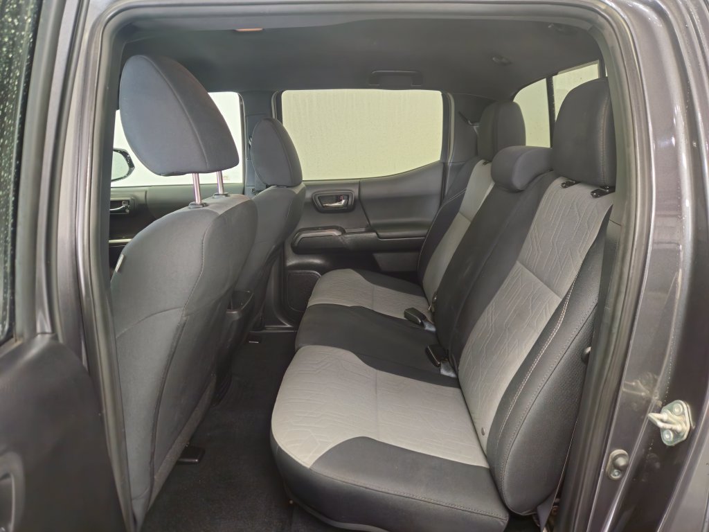 Used 2020 Toyota Tacoma TRD Sport AWD/4WD image 4