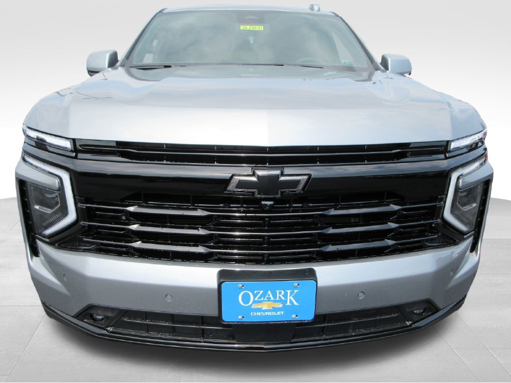 New 2026 Chevrolet Suburban RST w/ RST Capability Package AWD/4WD image 9