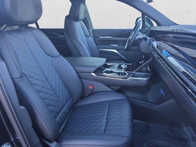 Used 2026 Cadillac Escalade IQL Sport 1 w/ LPO, ONYX Package AWD/4WD image 10