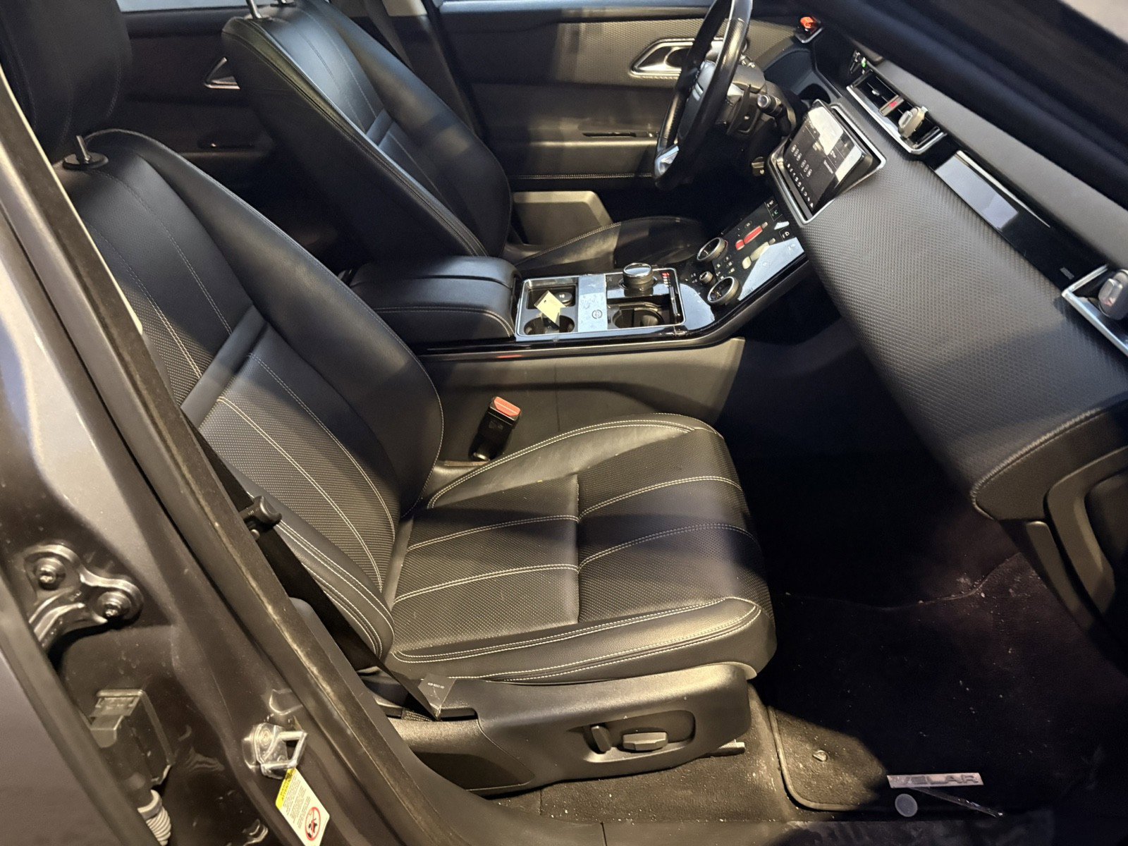 Used 2018 Land Rover Range Rover Velar S image 17