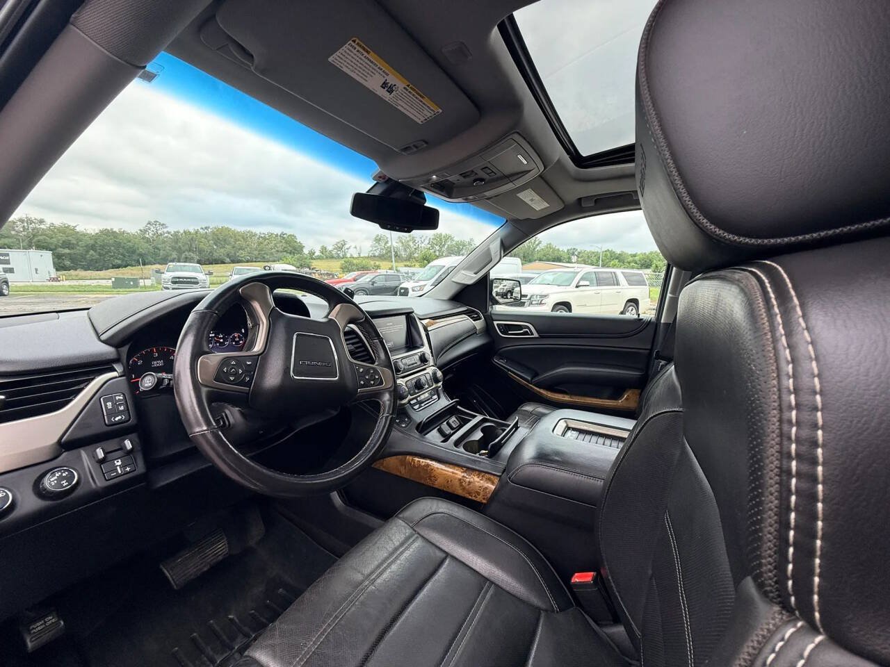 Used 2015 GMC Yukon XL Denali w/ Open Road Package AWD/4WD image 13