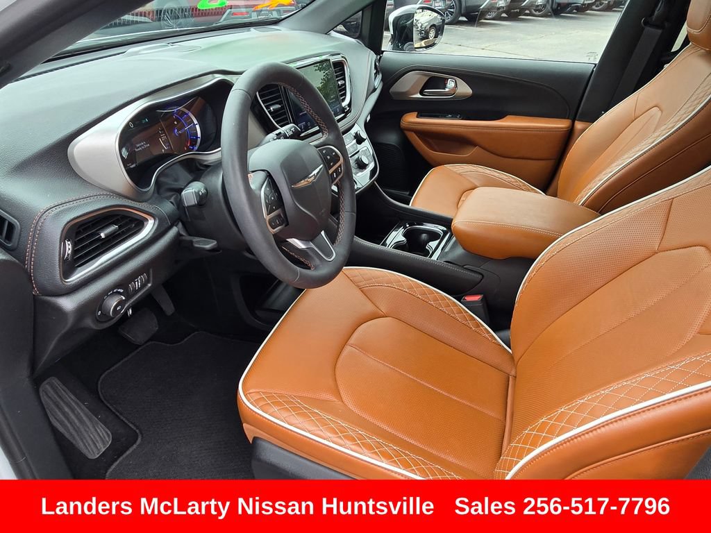 Used 2025 Chrysler Pacifica Pinnacle FWD image 19