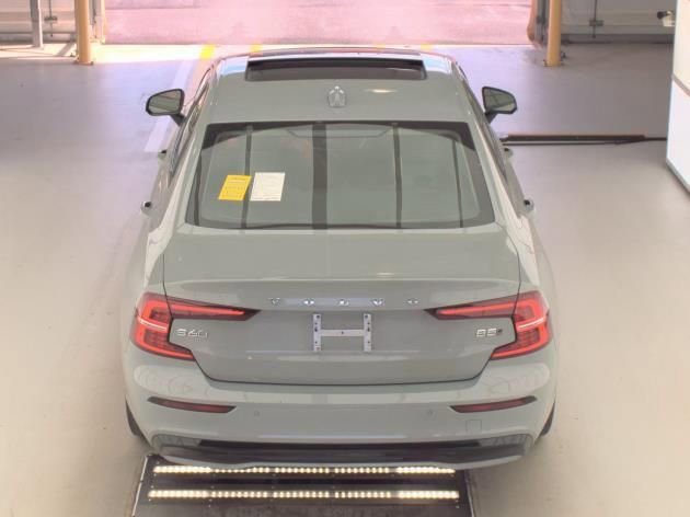 Used 2025 Volvo S60 B5 Core image 6