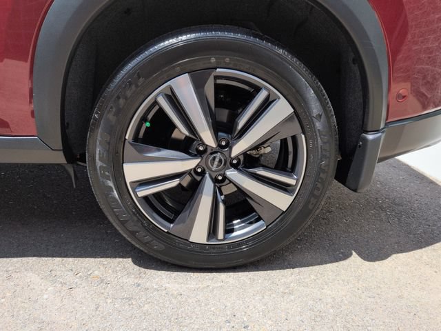 Used 2025 Nissan Rogue SL AWD/4WD image 32