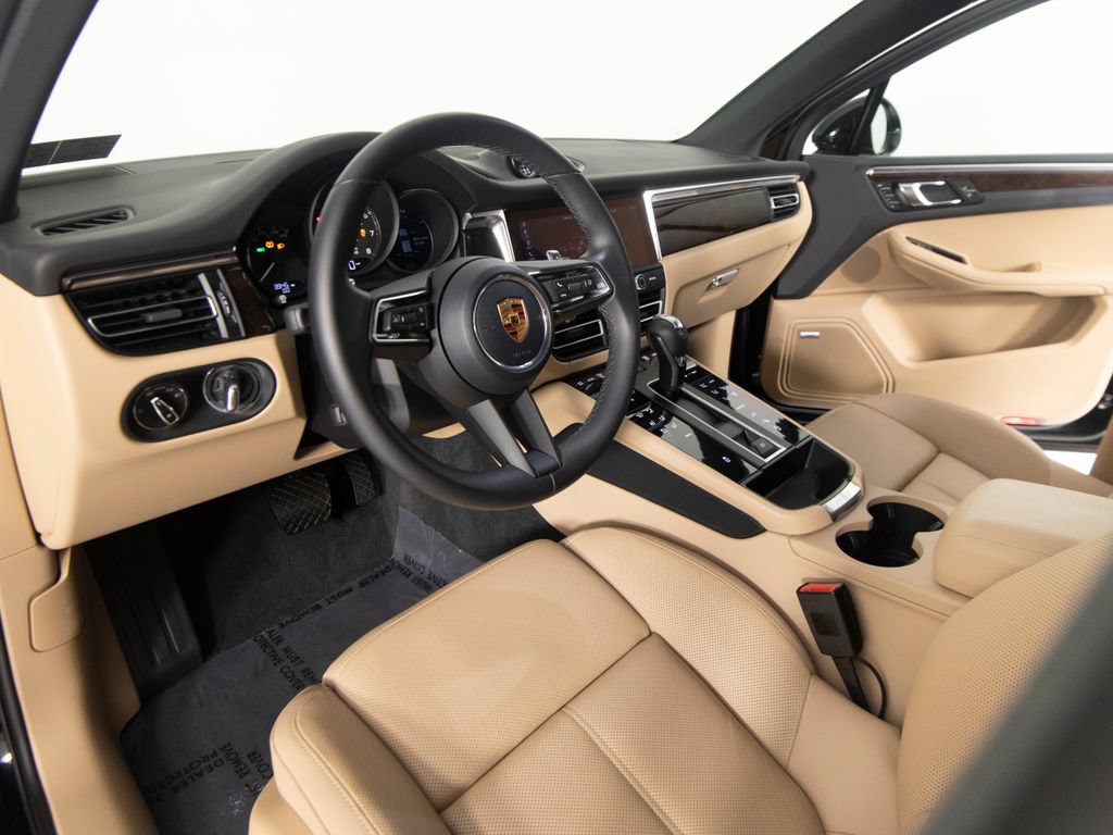 Certified 2026 Porsche Macan AWD/4WD image 16