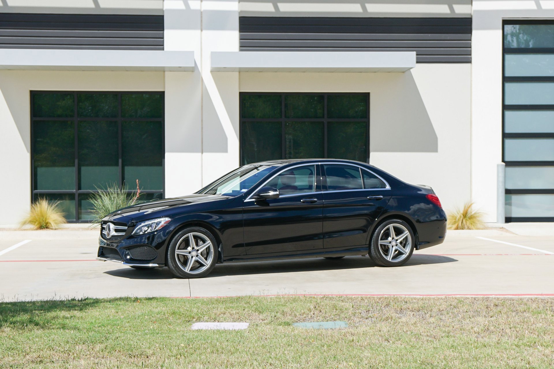 Used 2015 Mercedes-Benz C 400 4MATIC image 2