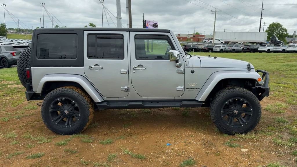 Used 2014 Jeep Wrangler Unlimited Sahara w/ Connectivity Group AWD/4WD image 8