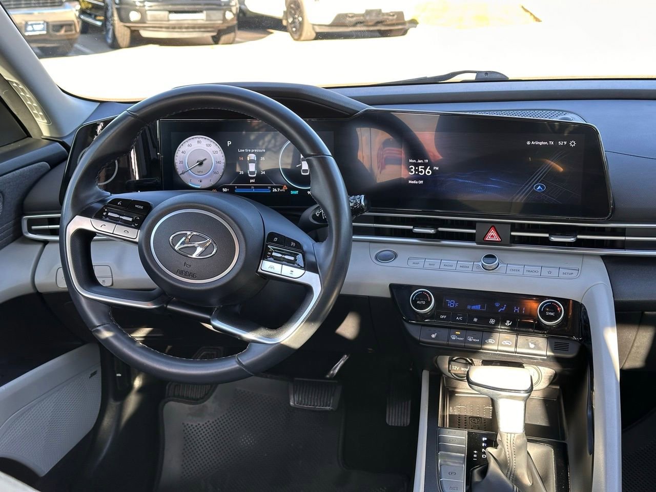 Used 2023 Hyundai Elantra Limited image 18