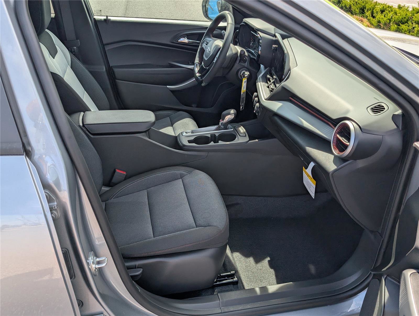 New 2026 Chevrolet Trax RS w/ Sunroof Package FWD image 6