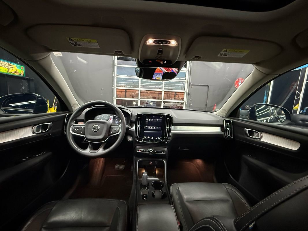 Used 2019 Volvo XC40 T5 Momentum image 34